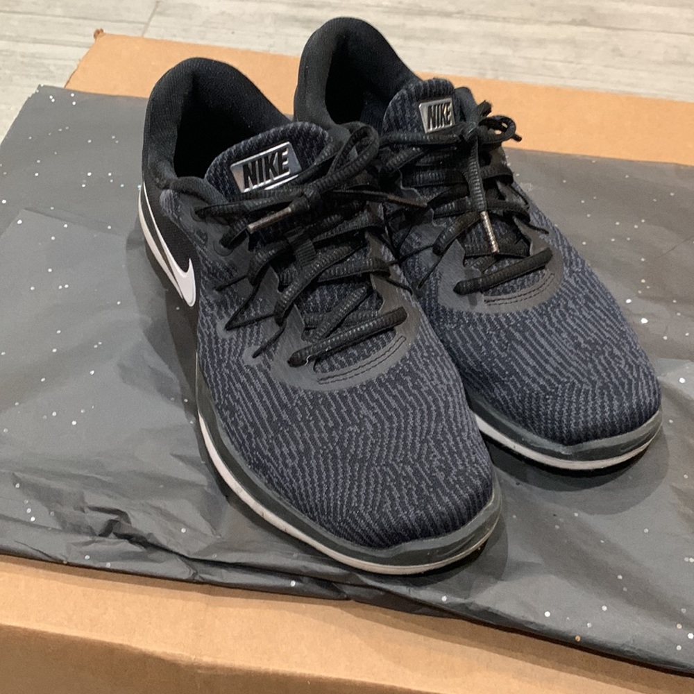 Nike black running shoes - Picture 2 of 4